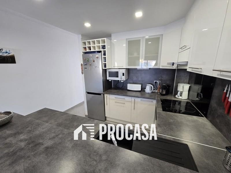 2 bedroom Flat for sale in Empuriabrava with pool garage - € 249,000 (Ref: 9458423)