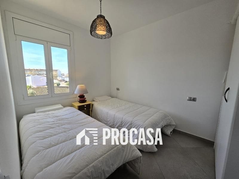 2 bedroom Flat for sale in Empuriabrava with pool garage - € 249,000 (Ref: 9458423)