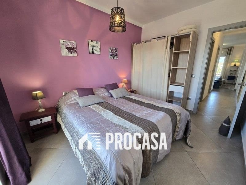 2 bedroom Flat for sale in Empuriabrava with pool garage - € 249,000 (Ref: 9458423)