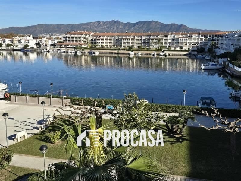 2 bedroom Flat for sale in Empuriabrava with pool garage - € 249,000 (Ref: 9458423)