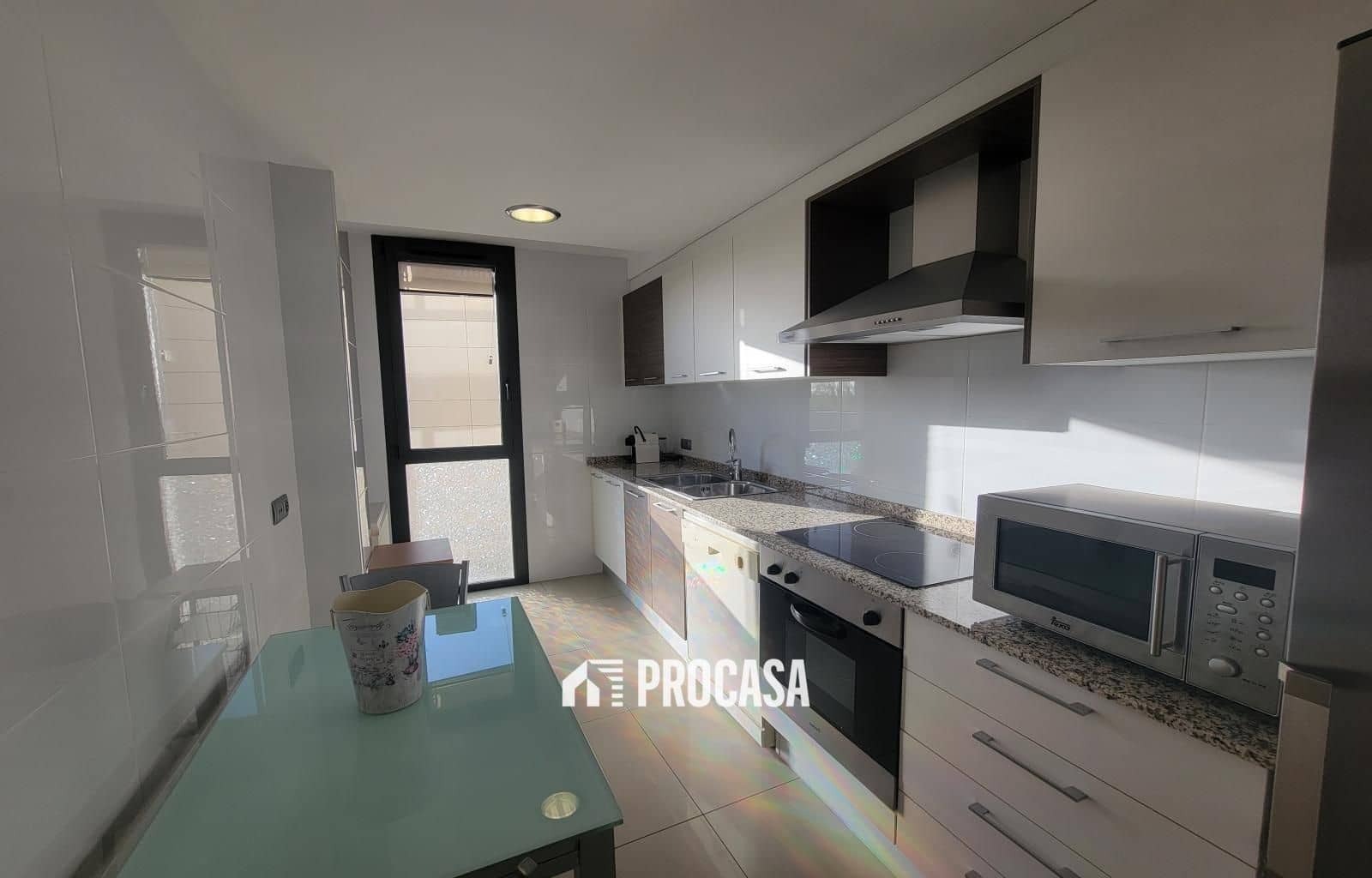 Piso de 3 habitaciones en Roses en venta con piscina garaje - 348.000 € (Ref: 9466106)