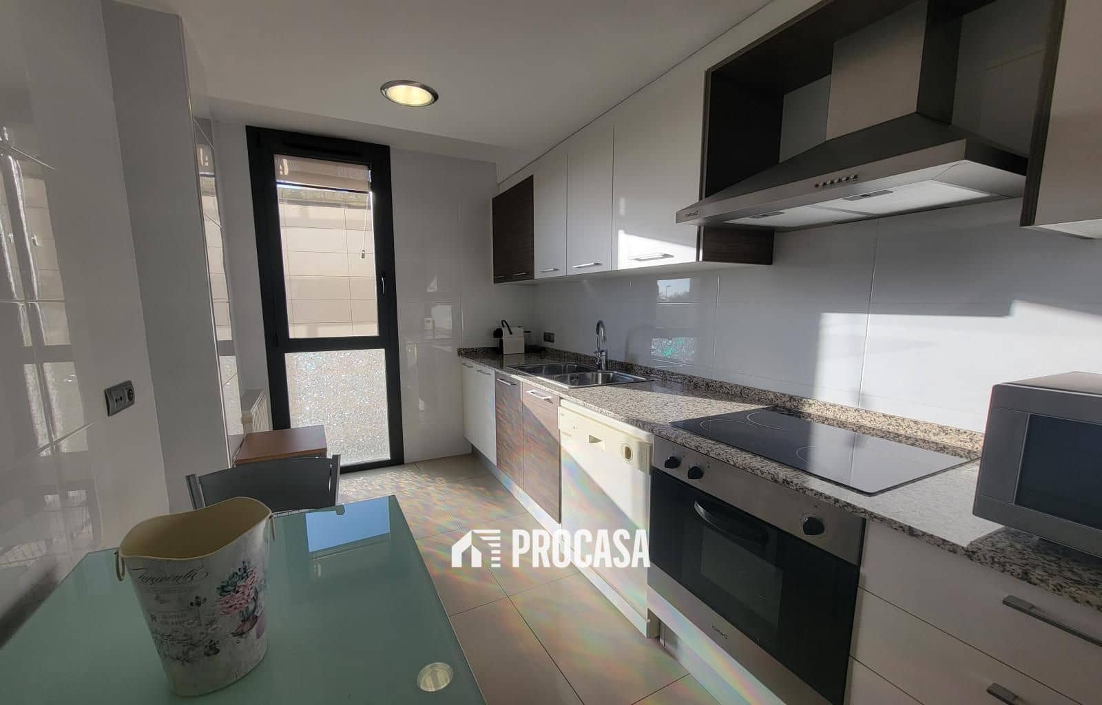 Piso de 3 habitaciones en Roses en venta con piscina garaje - 348.000 € (Ref: 9466106)