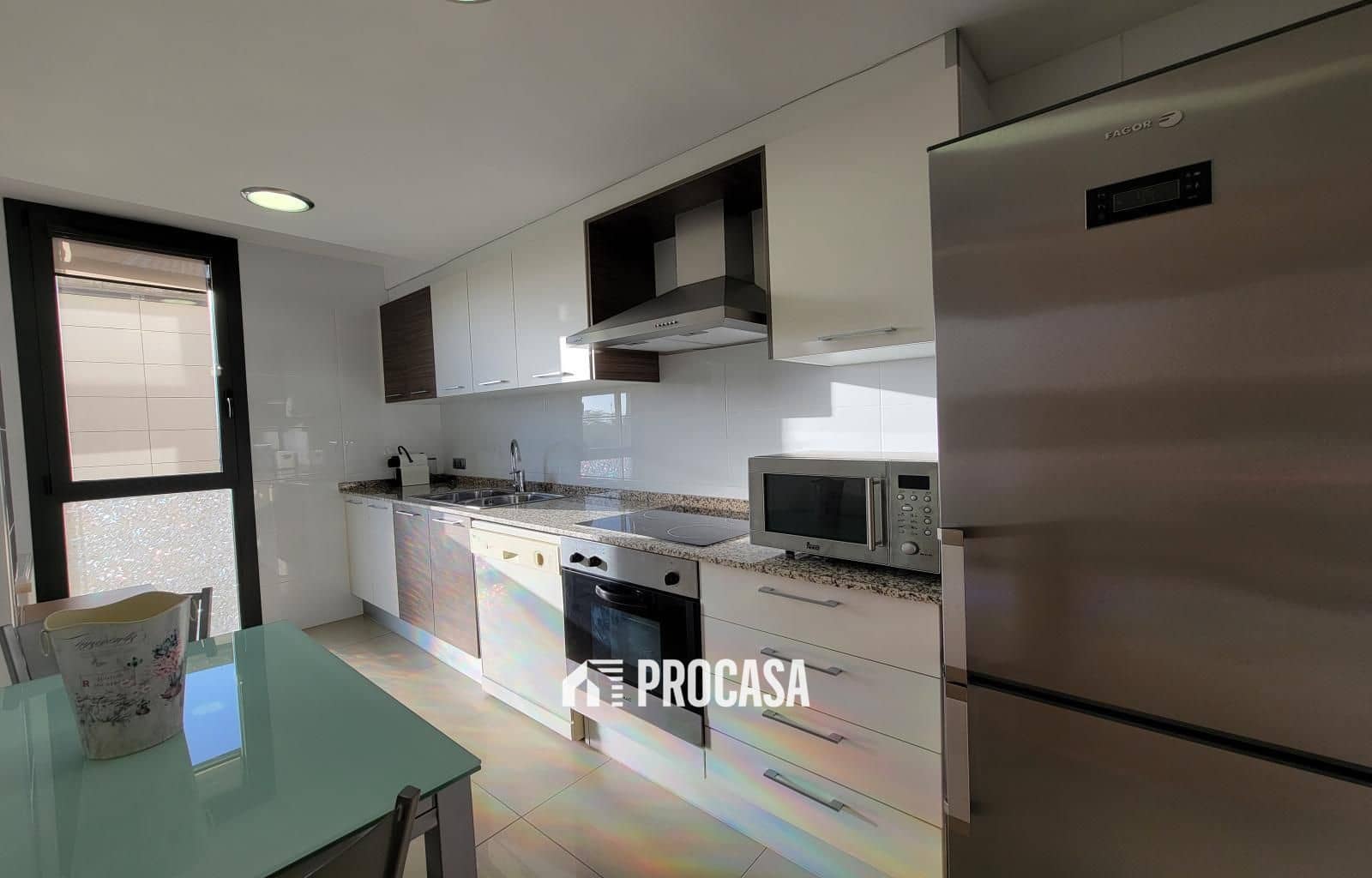 Piso de 3 habitaciones en Roses en venta con piscina garaje - 348.000 € (Ref: 9466106)