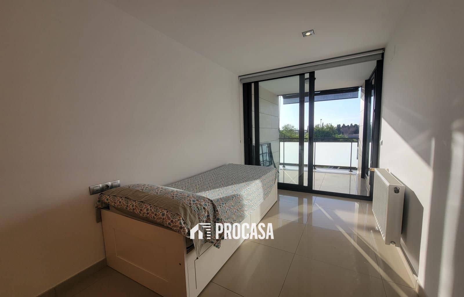 Piso de 3 habitaciones en Roses en venta con piscina garaje - 348.000 € (Ref: 9466106)
