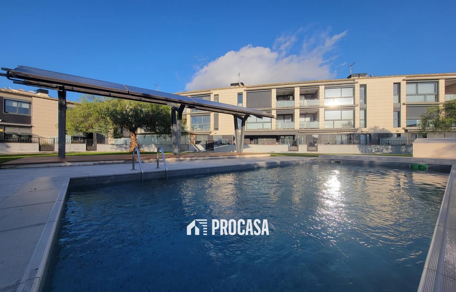 Piso de 3 habitaciones en Roses en venta con piscina garaje - 348.000 € (Ref: 9466106)