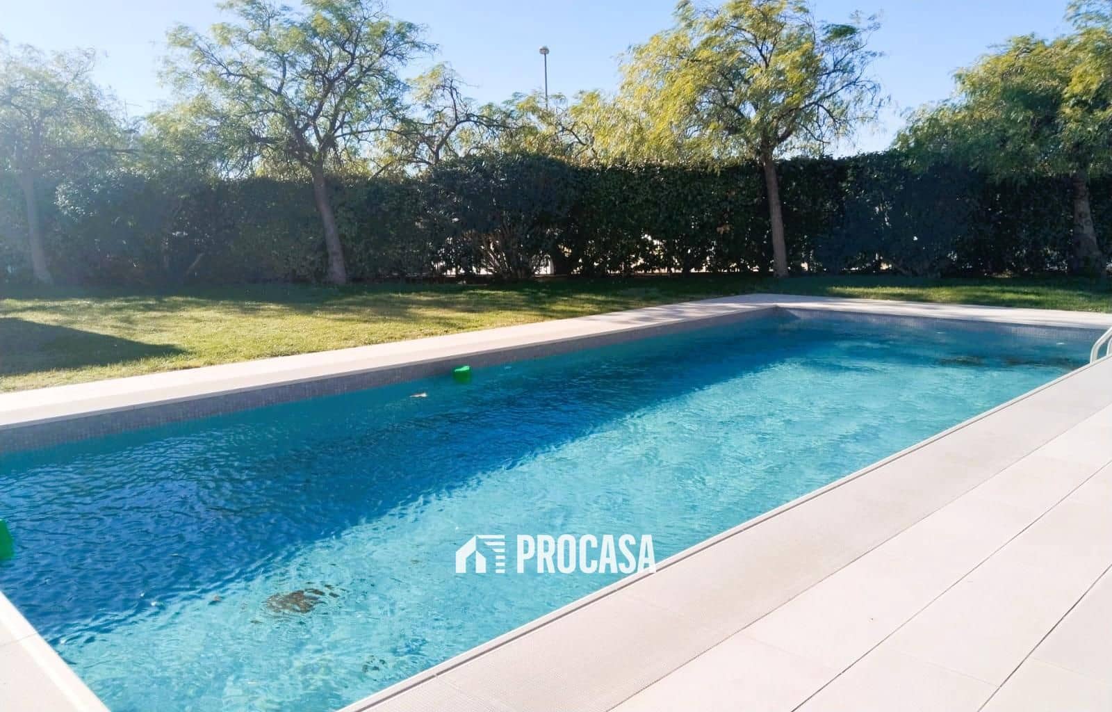 Piso de 3 habitaciones en Roses en venta con piscina garaje - 348.000 € (Ref: 9466106)