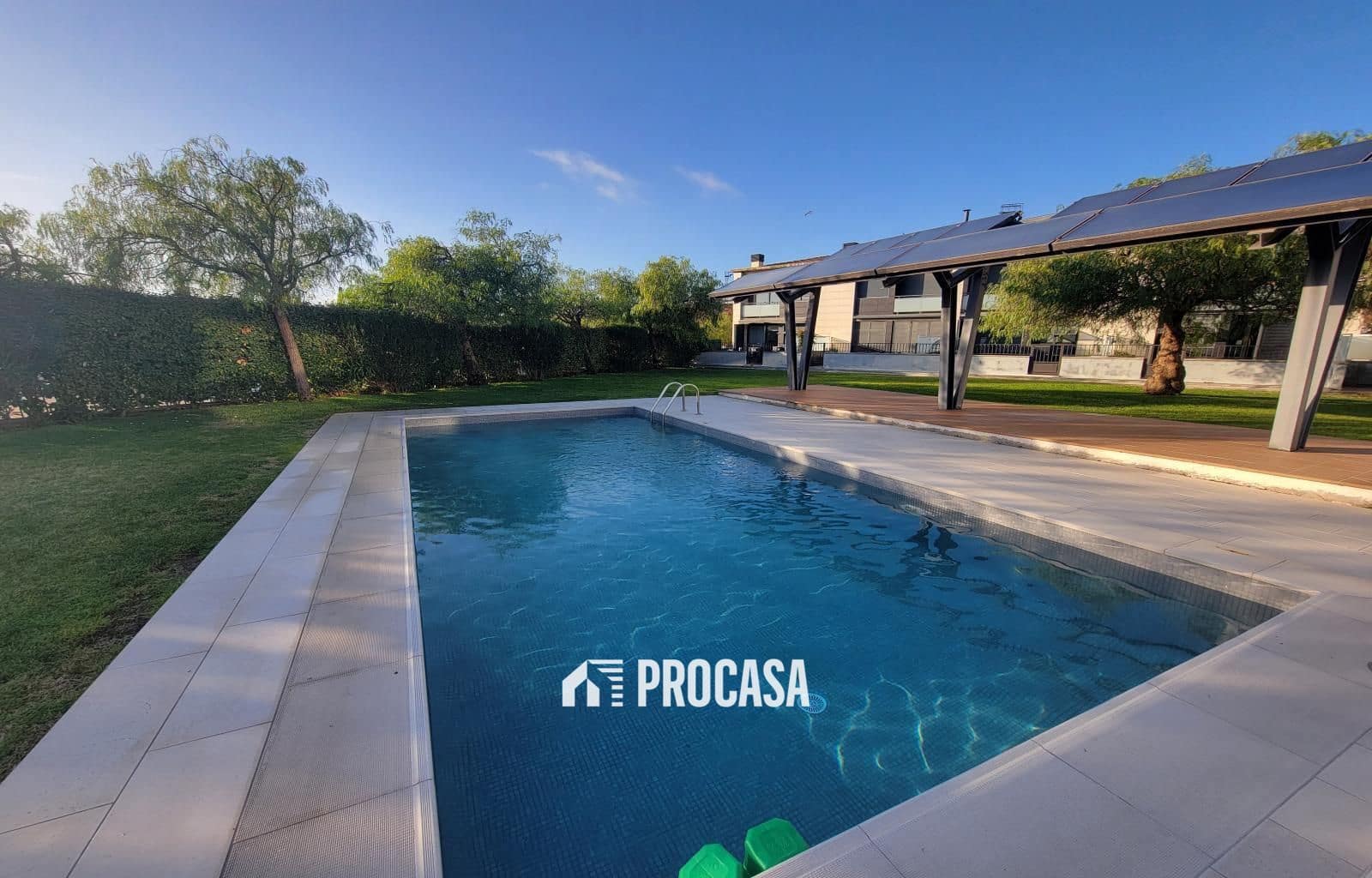 Piso de 3 habitaciones en Roses en venta con piscina garaje - 348.000 € (Ref: 9466106)