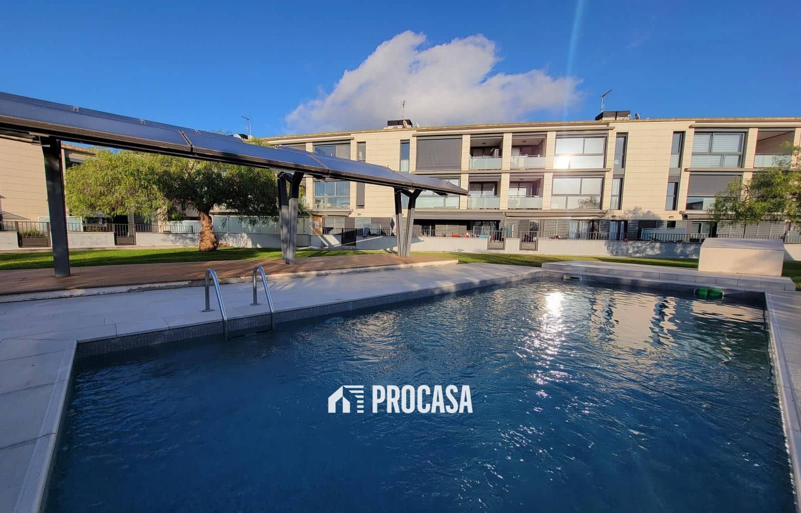 Piso de 3 habitaciones en Roses en venta con piscina garaje - 348.000 € (Ref: 9466106)