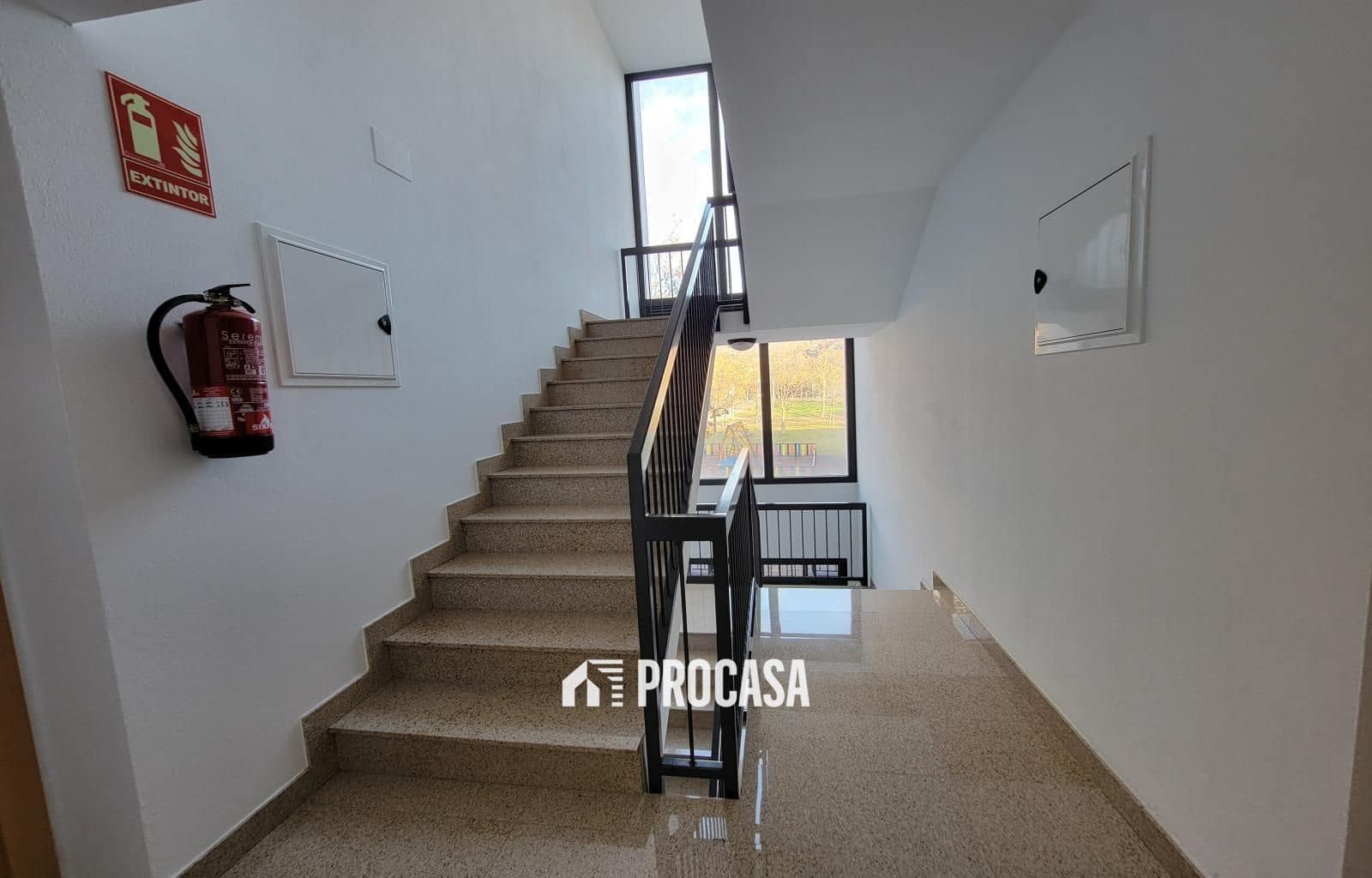 Piso de 3 habitaciones en Roses en venta con piscina garaje - 348.000 € (Ref: 9466106)