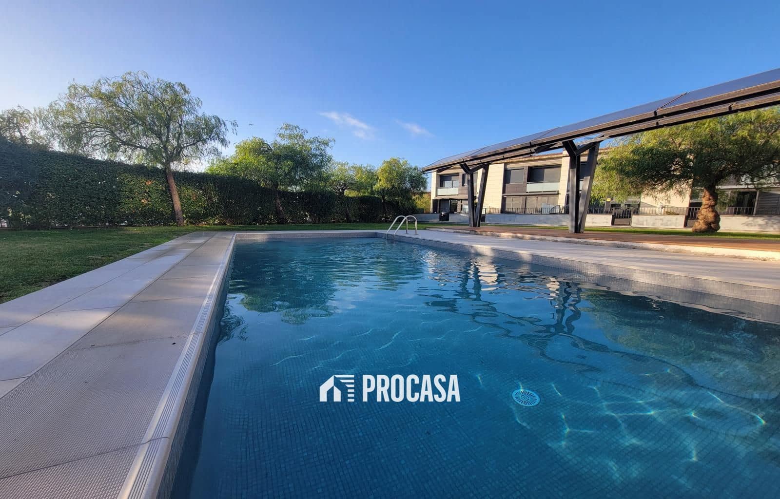 Piso de 3 habitaciones en Roses en venta con piscina garaje - 348.000 € (Ref: 9466106)