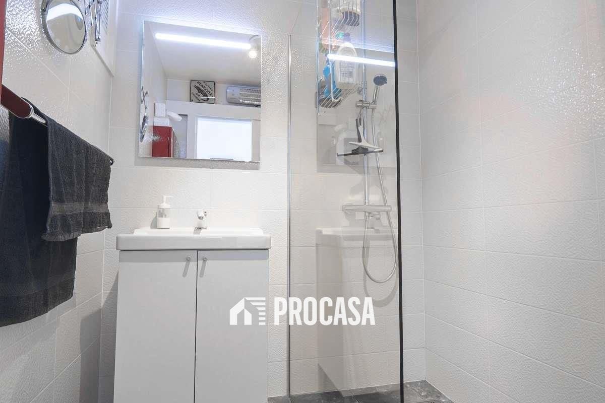 2 bedroom Flat for sale in Roses with garage - € 345,000 (Ref: 9481495)