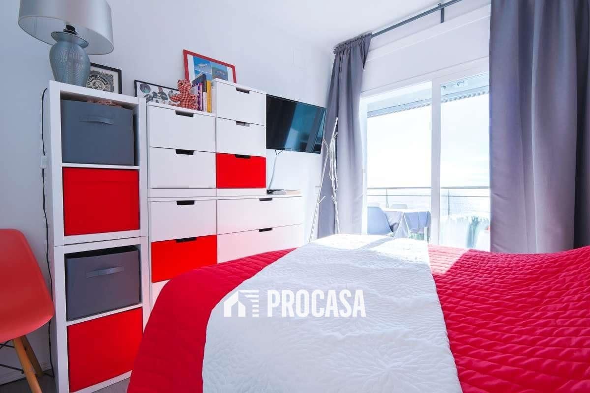 2 bedroom Flat for sale in Roses with garage - € 345,000 (Ref: 9481495)