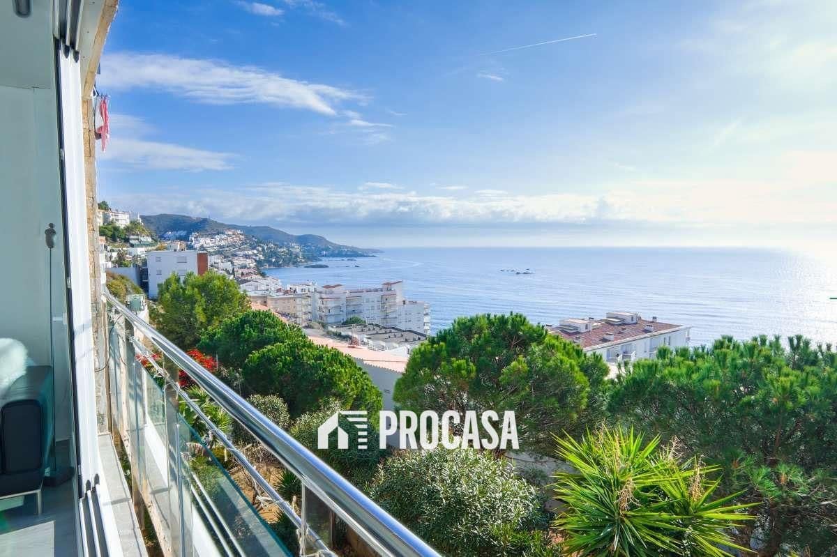 2 bedroom Flat for sale in Roses with garage - € 345,000 (Ref: 9481495)