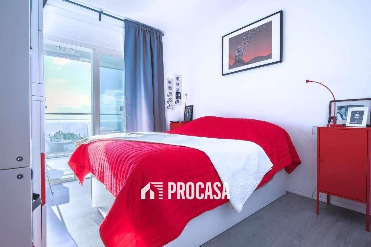 2 bedroom Flat for sale in Roses with garage - € 345,000 (Ref: 9481495)