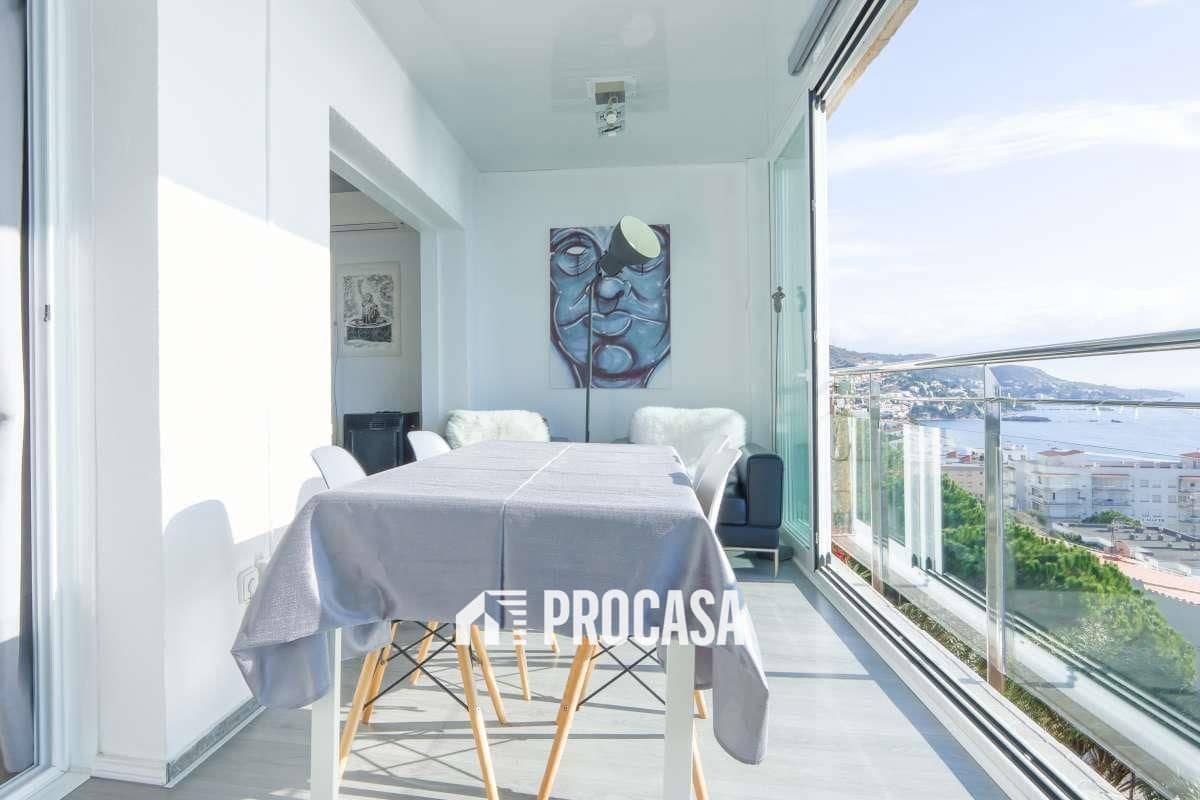 2 bedroom Flat for sale in Roses with garage - € 345,000 (Ref: 9481495)