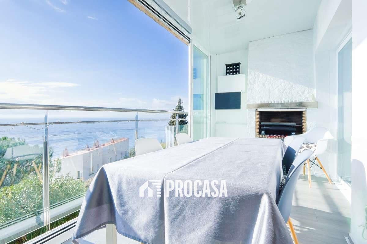 2 bedroom Flat for sale in Roses with garage - € 345,000 (Ref: 9481495)