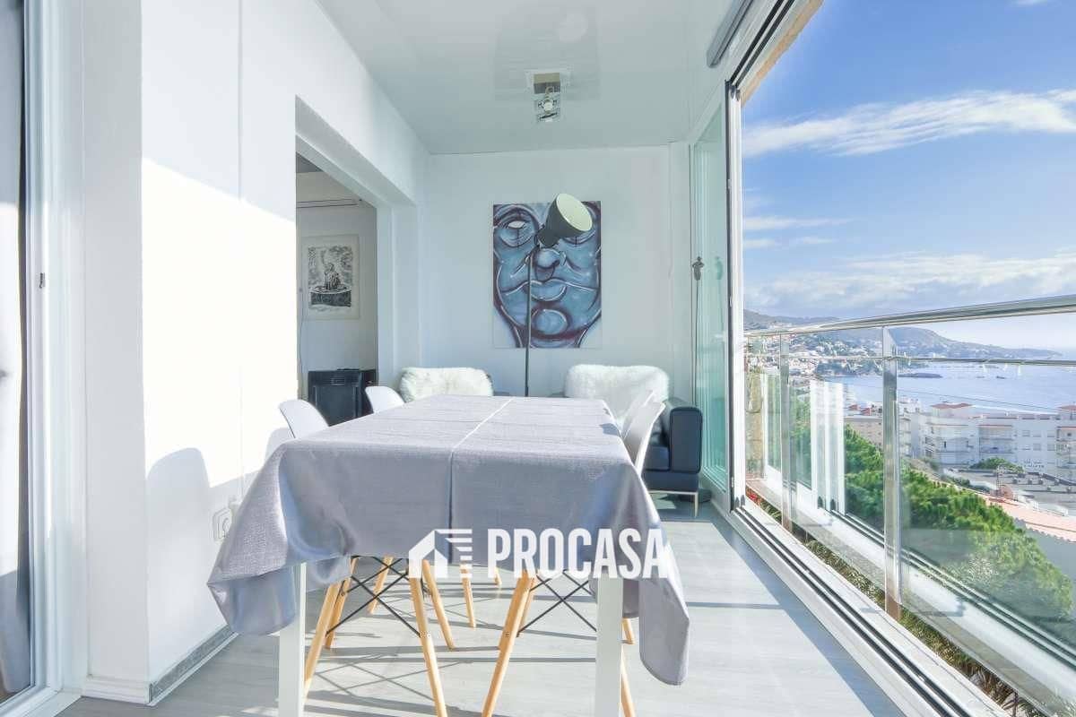 2 bedroom Flat for sale in Roses with garage - € 345,000 (Ref: 9481495)