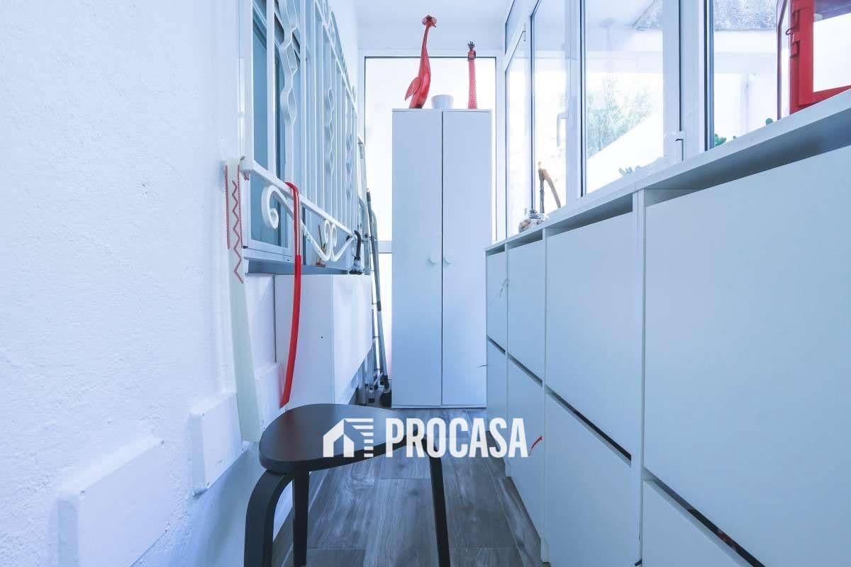 2 bedroom Flat for sale in Roses with garage - € 345,000 (Ref: 9481495)