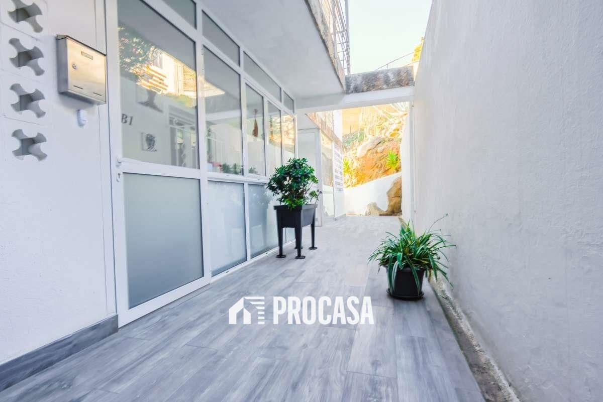 2 bedroom Flat for sale in Roses with garage - € 345,000 (Ref: 9481495)