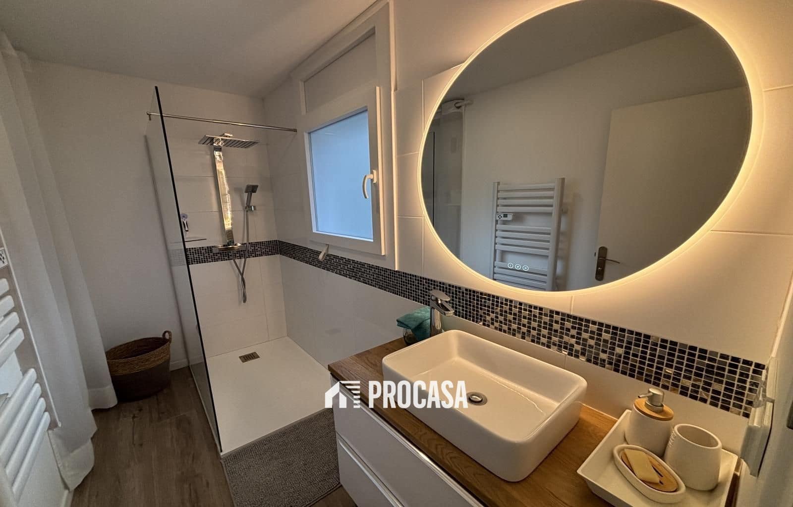 1 bedroom Flat for sale in Roses with pool garage - € 225,000 (Ref: 9491625)