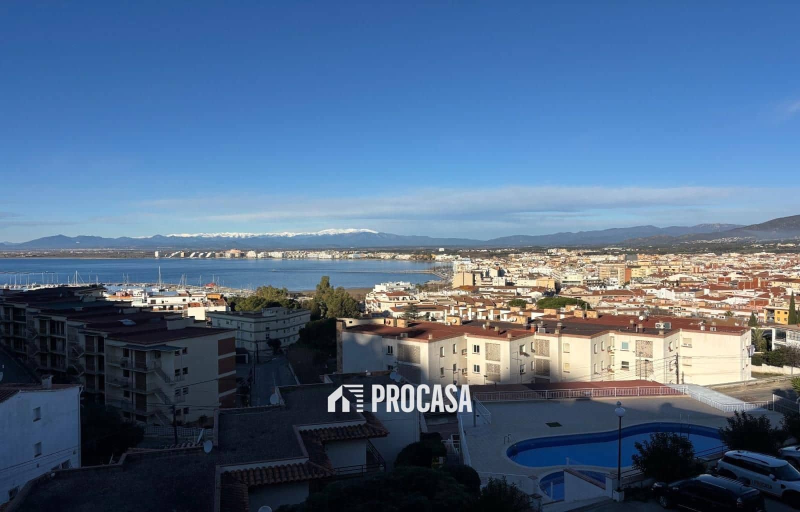 1 bedroom Flat for sale in Roses with pool garage - € 225,000 (Ref: 9491625)