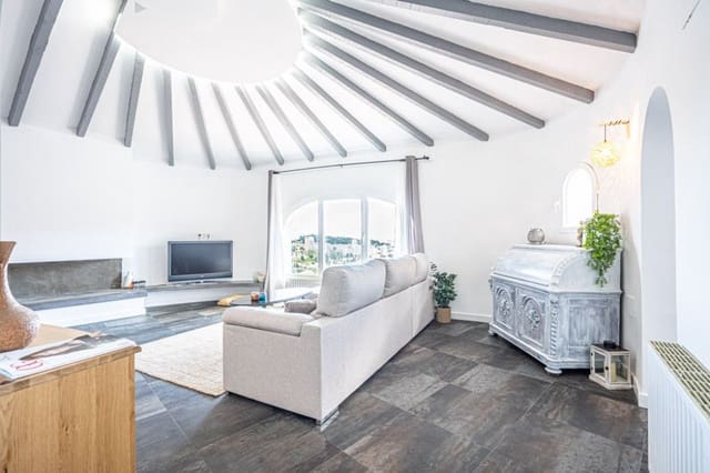 Chalet de 6 habitaciones en Pueblo, Calpe / Calp en venta con garaje - 845.000 € (Ref: 9273251)