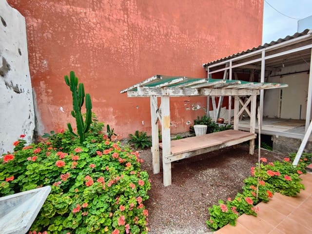 2 bedroom Townhouse for sale in Los Silos with garage - € 295,000 (Ref: 7201881)