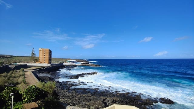 Kaupallinen myytävänä paikassa Los Silos - 80 000 € (Ref: 7433030)