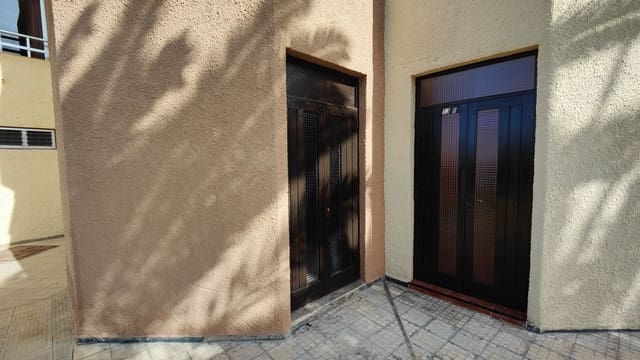 Kaupallinen myytävänä paikassa Los Silos - 80 000 € (Ref: 7433030)