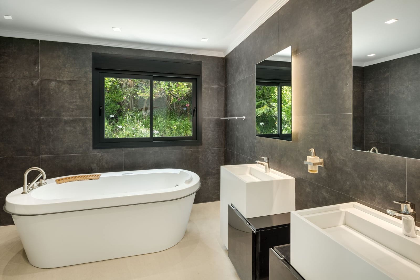 5 soveværelse Villa til salg i Nueva Andalucia med swimmingpool garage - € 5.695.000 (Ref: 8464257)