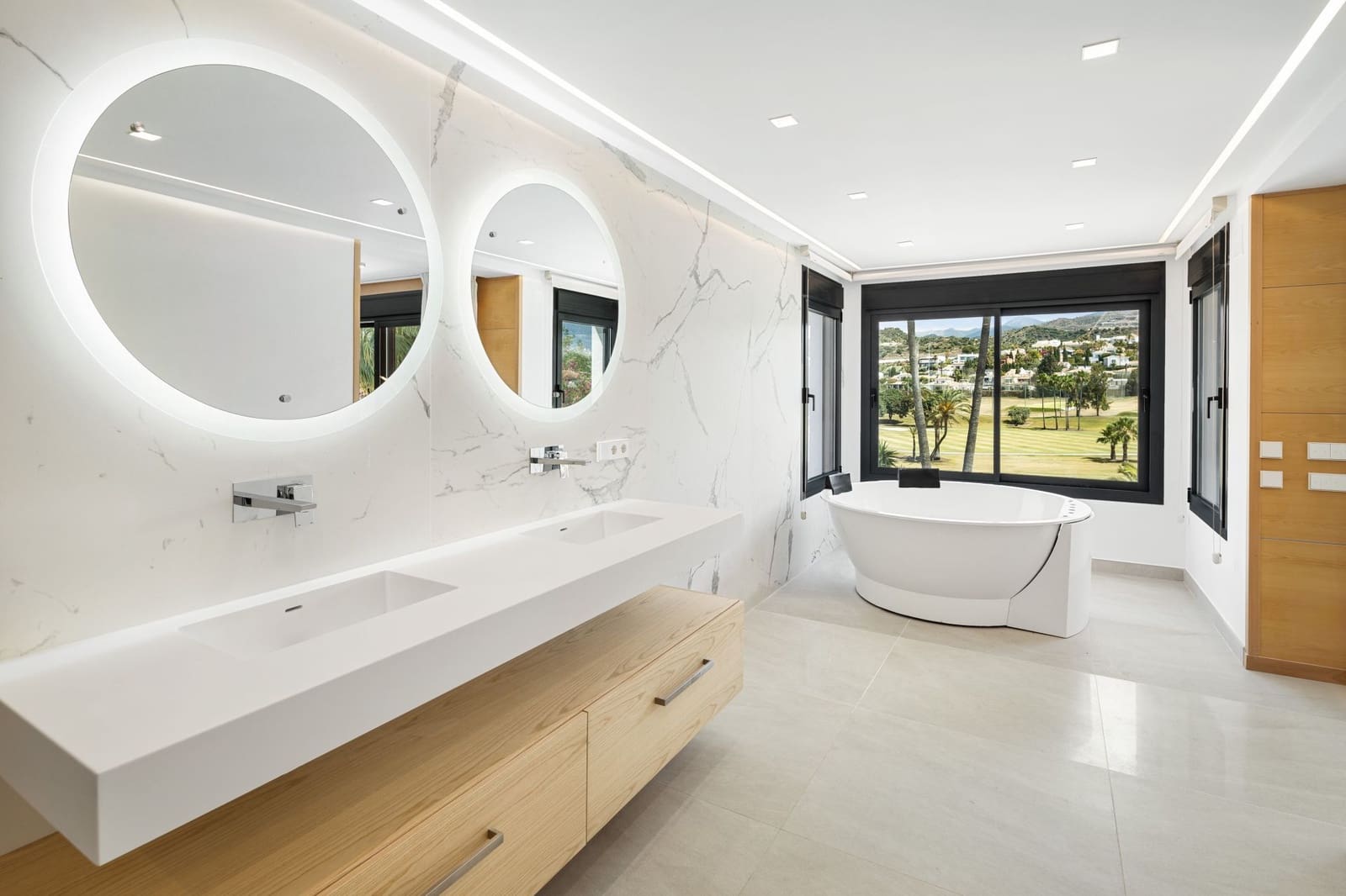 5 soveværelse Villa til salg i Nueva Andalucia med swimmingpool garage - € 5.695.000 (Ref: 8464257)