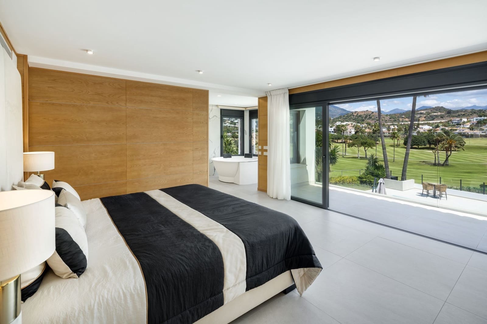 5 soveværelse Villa til salg i Nueva Andalucia med swimmingpool garage - € 5.695.000 (Ref: 8464257)