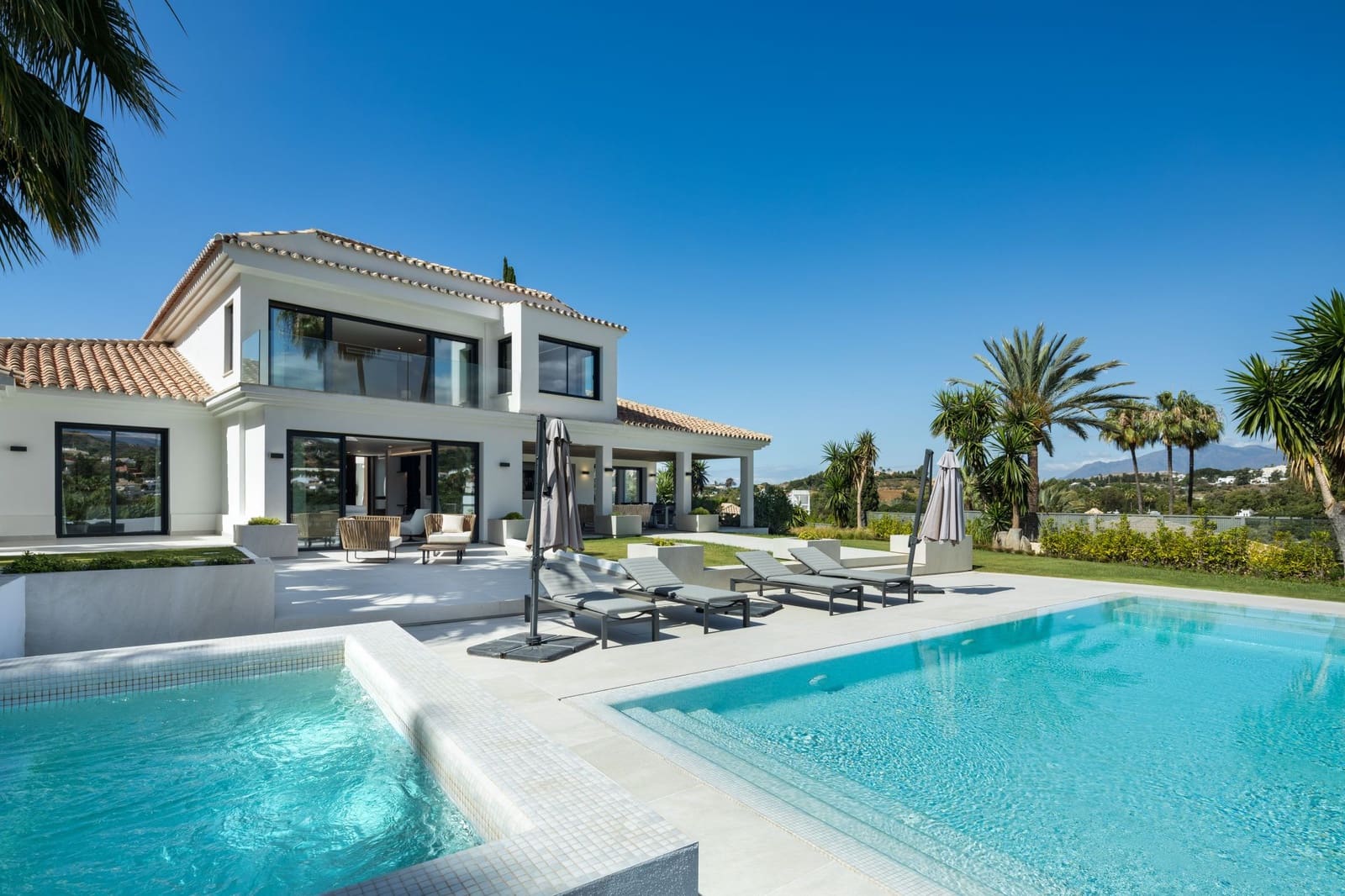 5 soveværelse Villa til salg i Nueva Andalucia med swimmingpool garage - € 5.695.000 (Ref: 8464257)