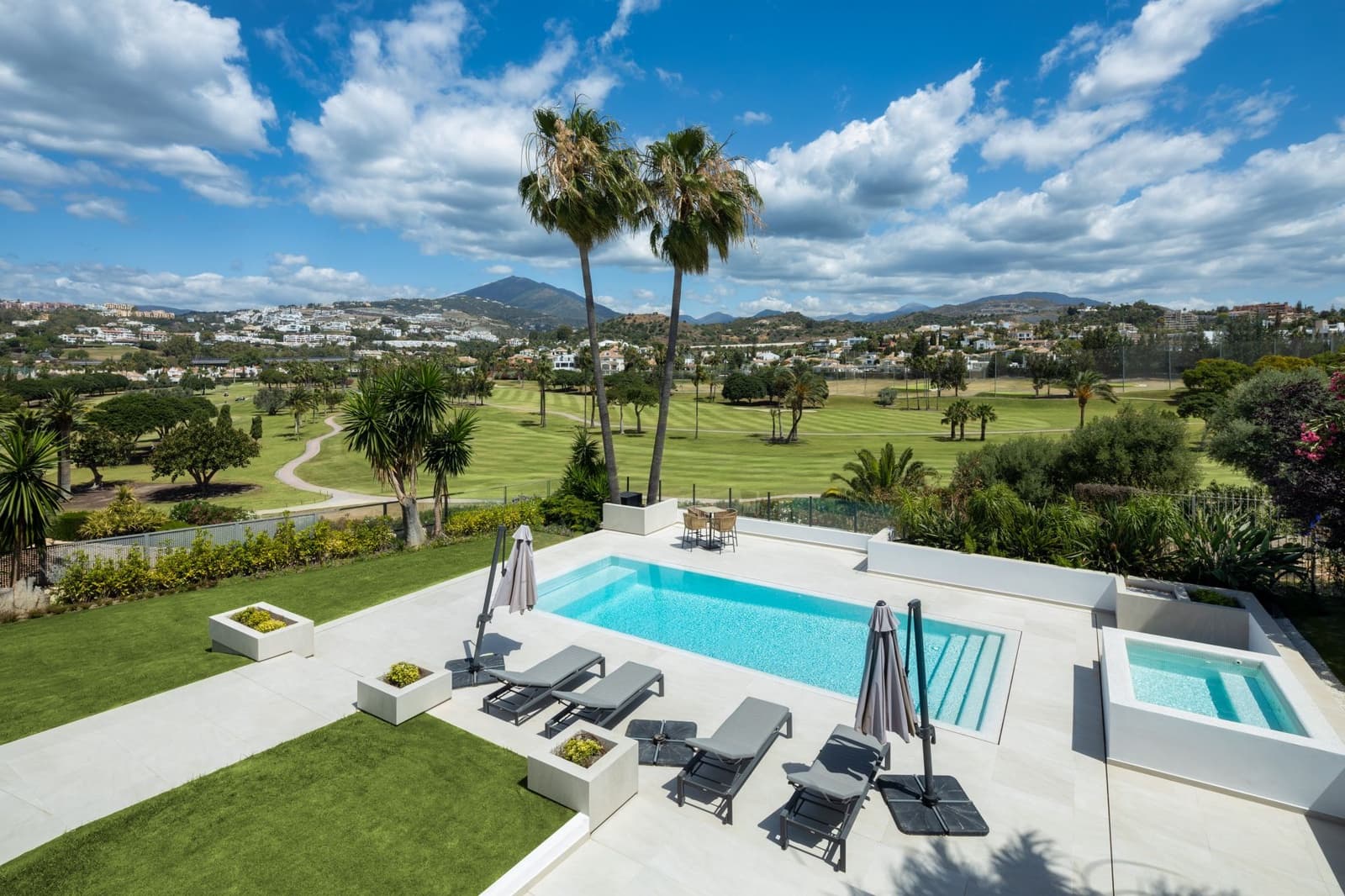 5 soveværelse Villa til salg i Nueva Andalucia med swimmingpool garage - € 5.695.000 (Ref: 8464257)