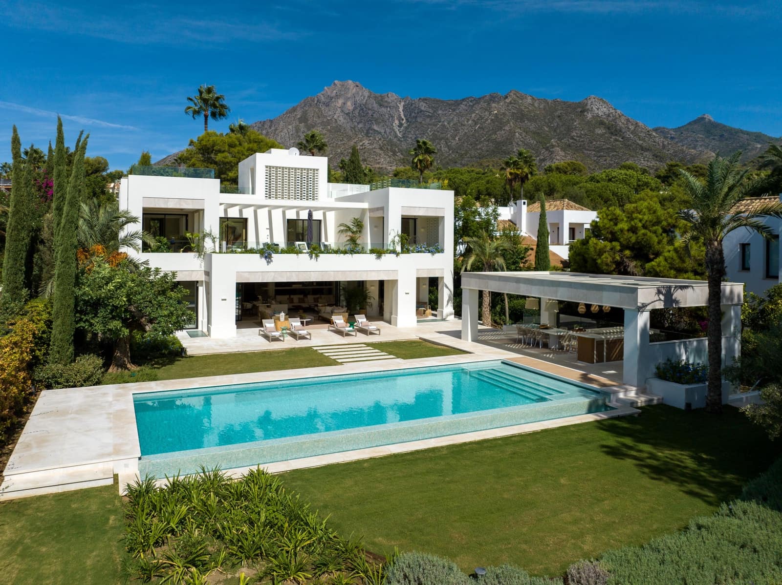 5 slaapkamer Villa te koop in Marbella met zwembad garage - € 12.950.000 (Ref: 8464259)