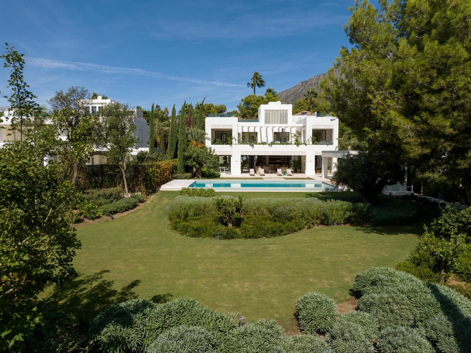 5 slaapkamer Villa te koop in Marbella met zwembad garage - € 12.950.000 (Ref: 8464259)