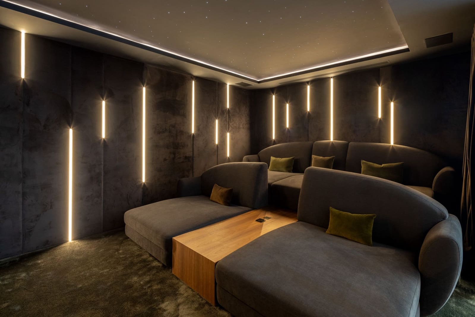 6 slaapkamer Villa te koop in Nueva Andalucia met zwembad garage - € 6.750.000 (Ref: 8464275)