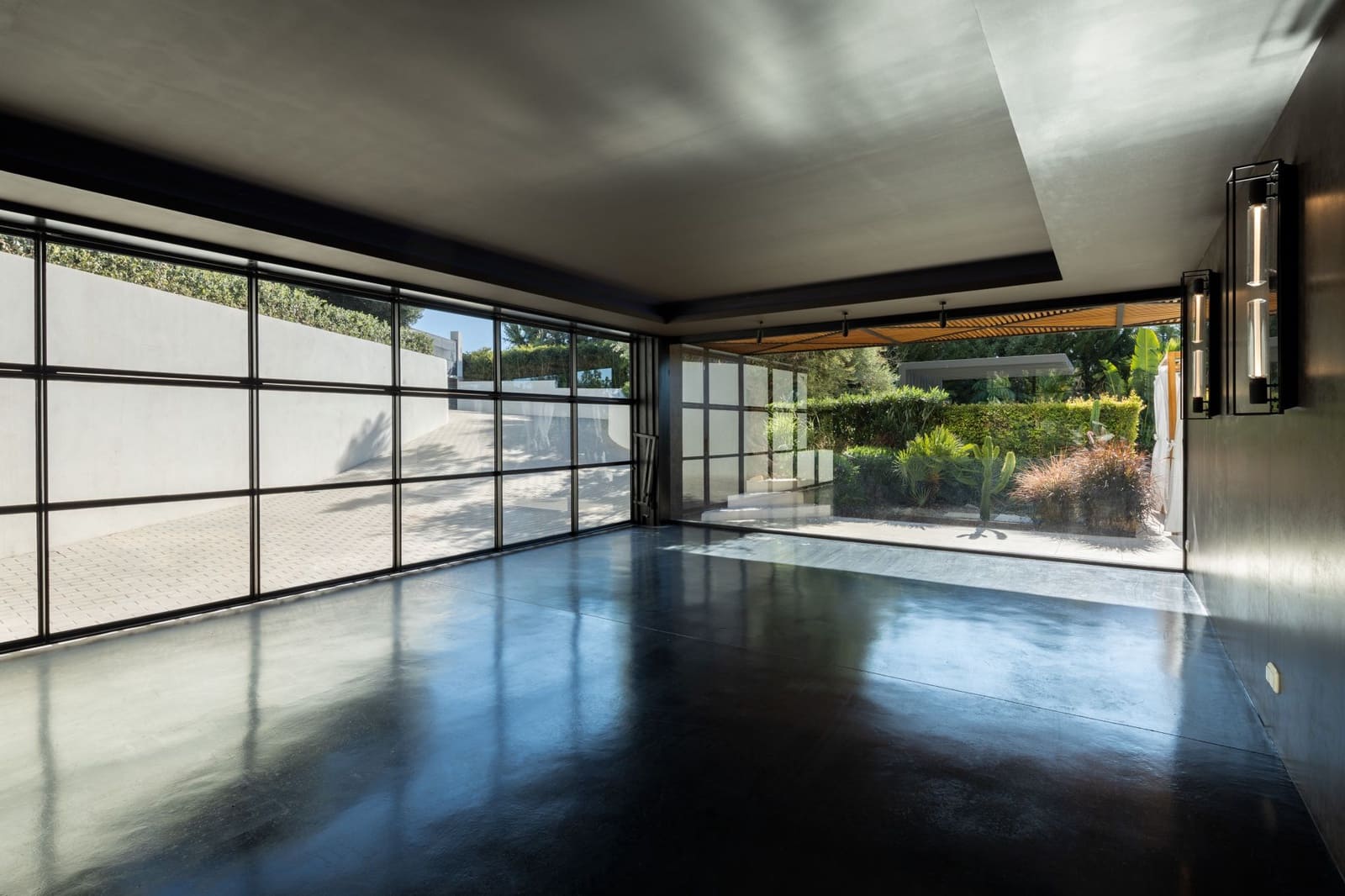 6 slaapkamer Villa te koop in Nueva Andalucia met zwembad garage - € 6.750.000 (Ref: 8464275)