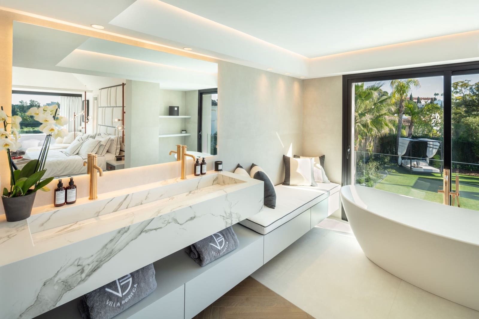 4 soverom Villa til salgs i Nueva Andalucia med svømmebasseng garasje - € 3 690 000 (Ref: 8464280)