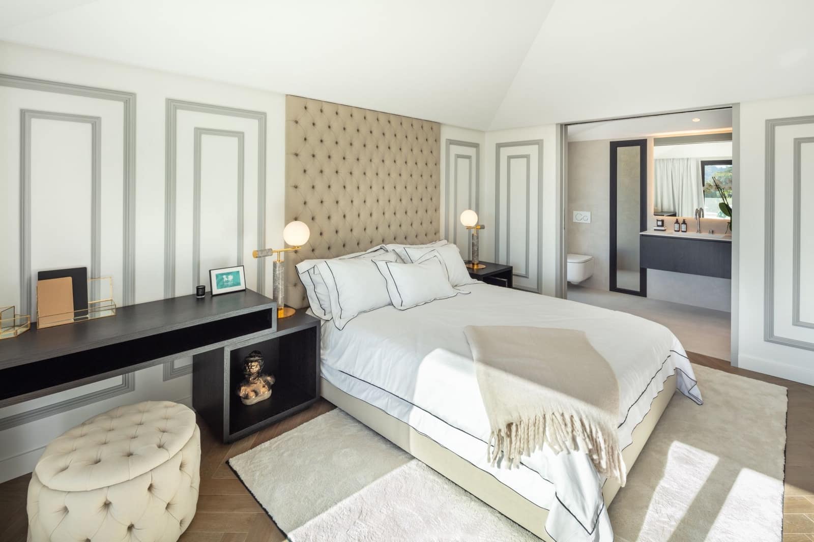 4 soverom Villa til salgs i Nueva Andalucia med svømmebasseng garasje - € 3 690 000 (Ref: 8464280)