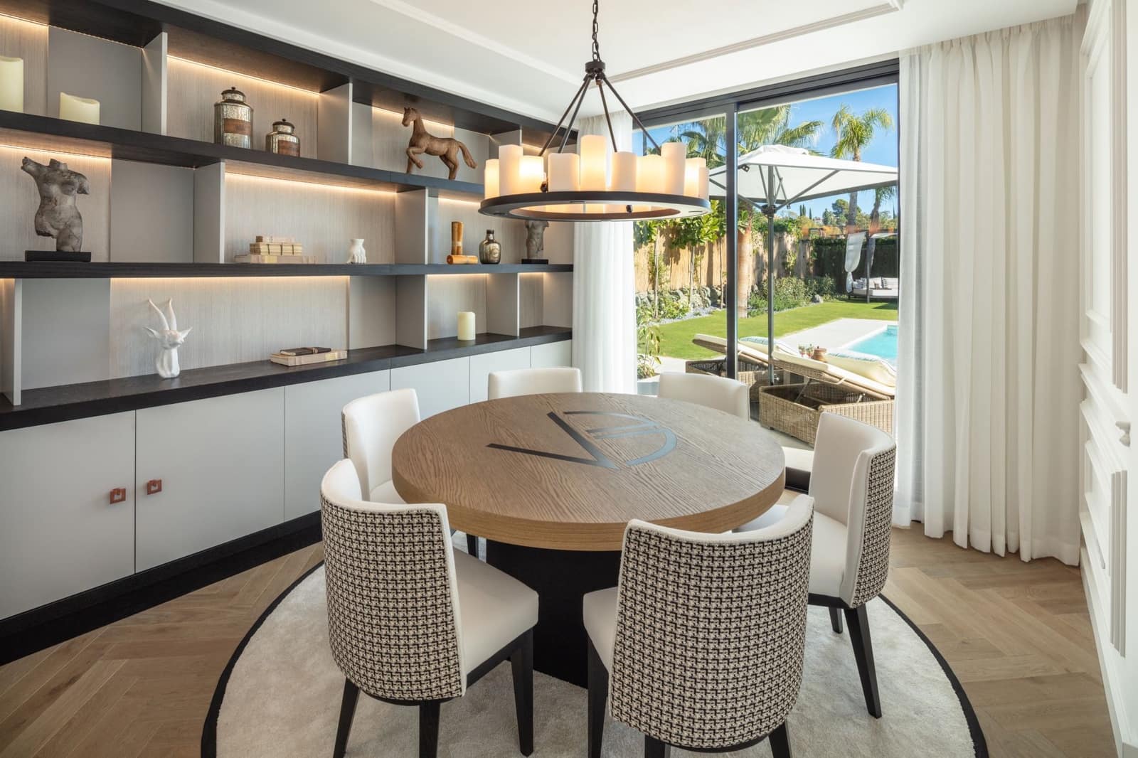 4 soverom Villa til salgs i Nueva Andalucia med svømmebasseng garasje - € 3 690 000 (Ref: 8464280)