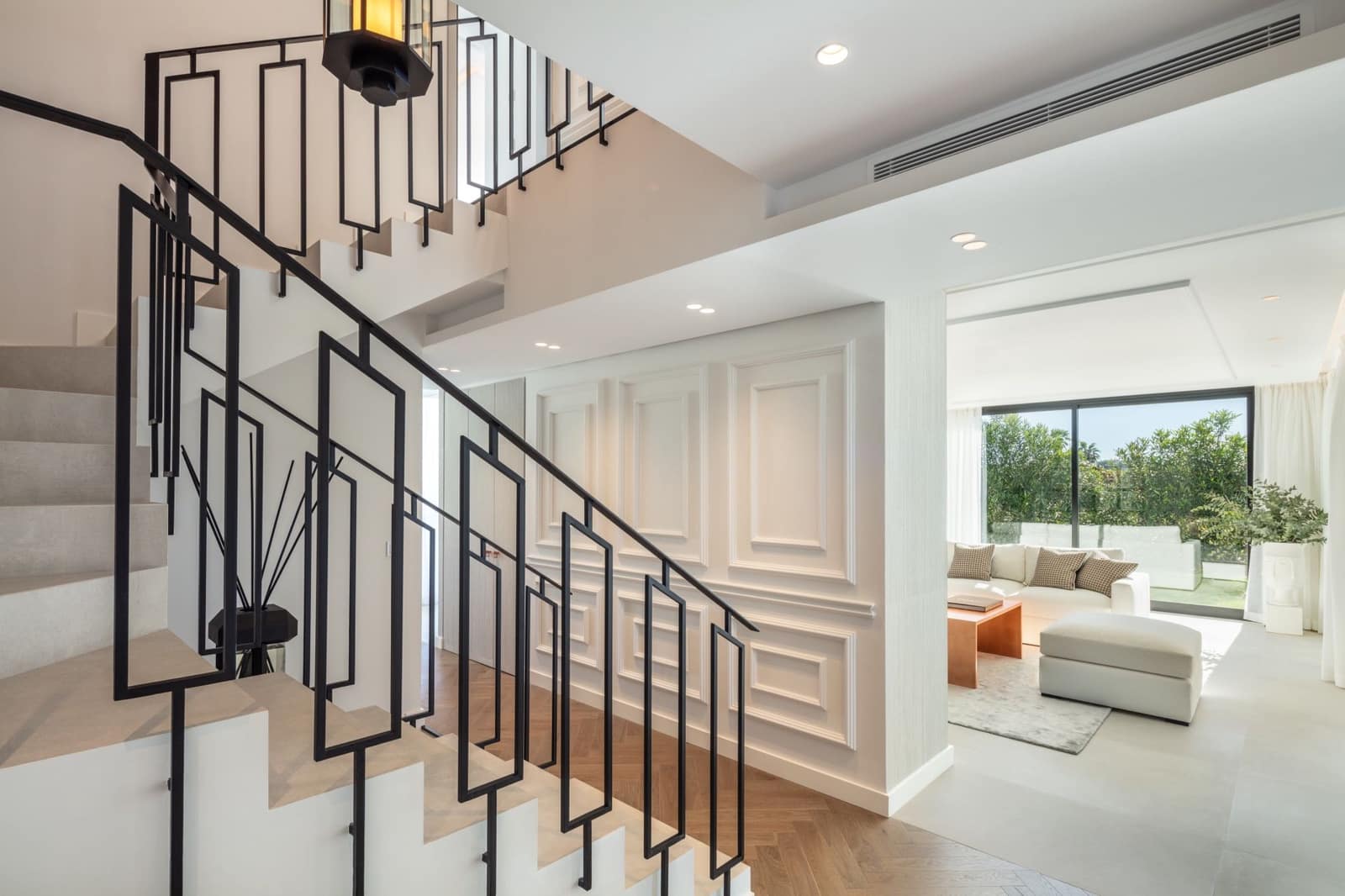 4 soverom Villa til salgs i Nueva Andalucia med svømmebasseng garasje - € 3 690 000 (Ref: 8464280)