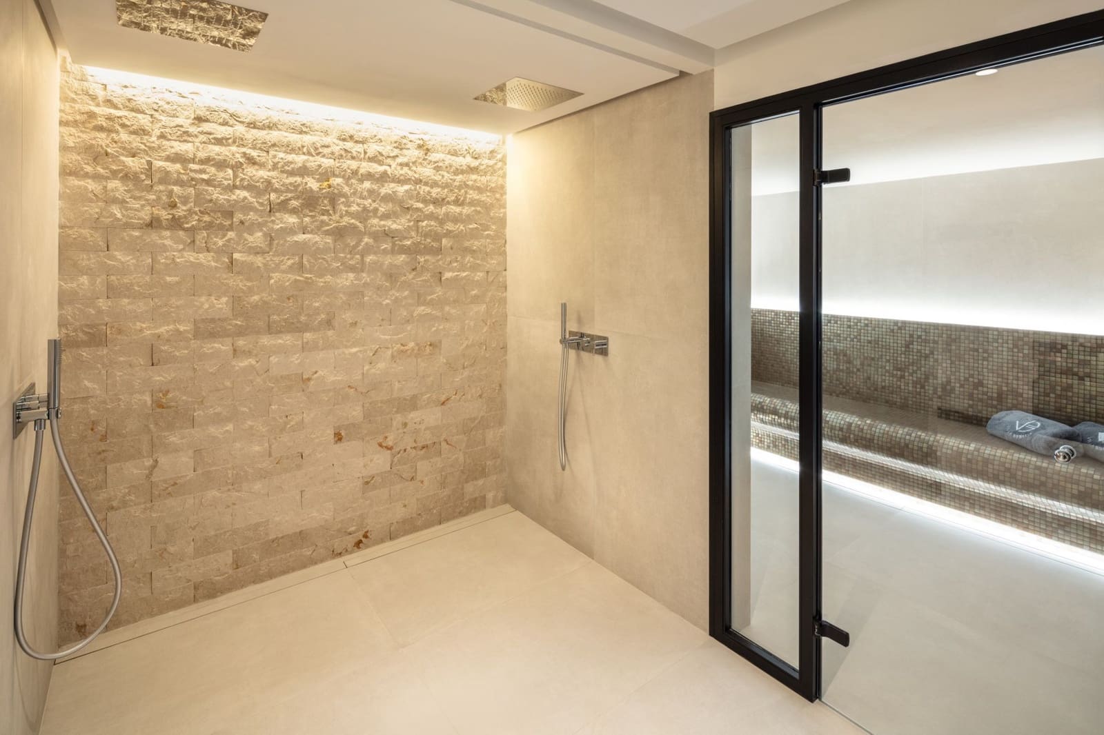 4 soverom Villa til salgs i Nueva Andalucia med svømmebasseng garasje - € 3 690 000 (Ref: 8464280)