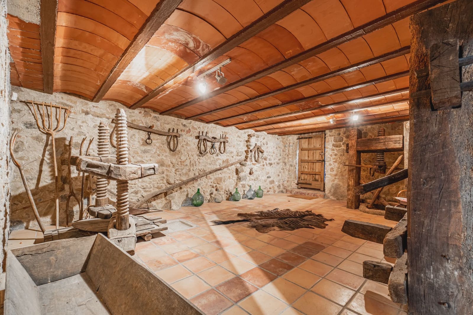 7 soveværelse Finca/Landehus til salg i Agullana med swimmingpool garage - € 1.300.000 (Ref: 8464284)