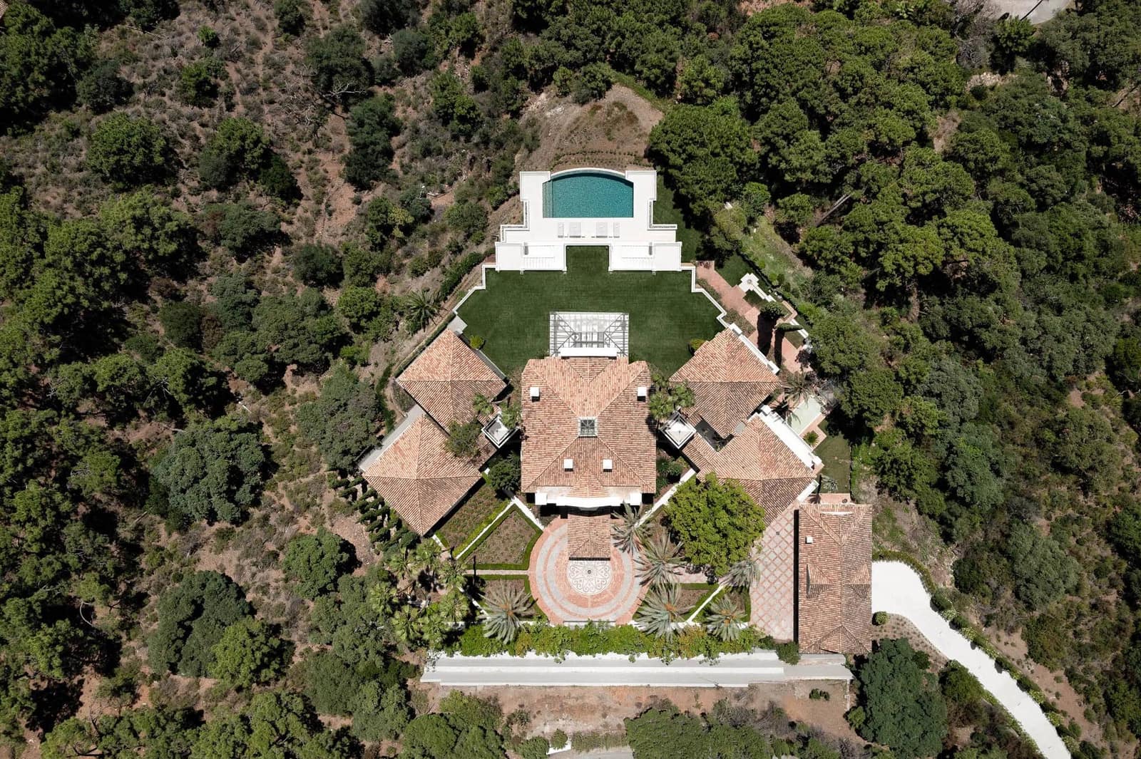 8 bedroom Villa for sale in La Zagaleta with pool garage - € 16,900,000 (Ref: 8464292)