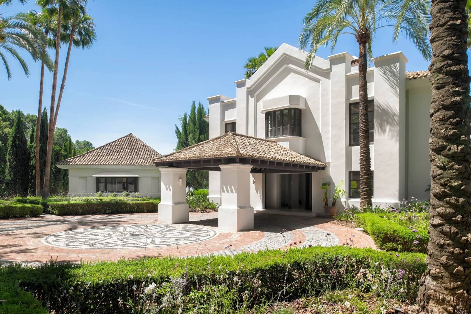 8 bedroom Villa for sale in La Zagaleta with pool garage - € 16,900,000 (Ref: 8464292)