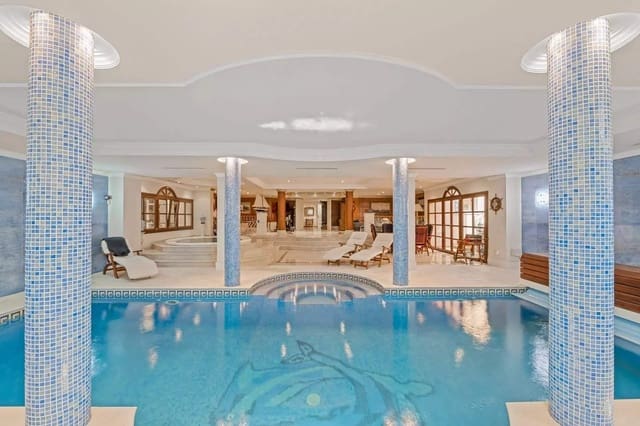 6 Zimmer Villa zu verkaufen in Marbella mit Pool Garage - 7.495.000 € (Ref: 8464297)