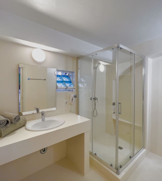 15 bedroom Villa for sale in Cap Martinet with pool garage - € 5,250,000 (Ref: 8464301)