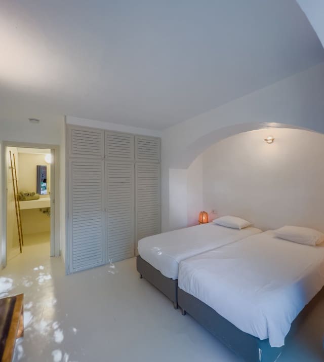 15 bedroom Villa for sale in Cap Martinet with pool garage - € 5,250,000 (Ref: 8464301)