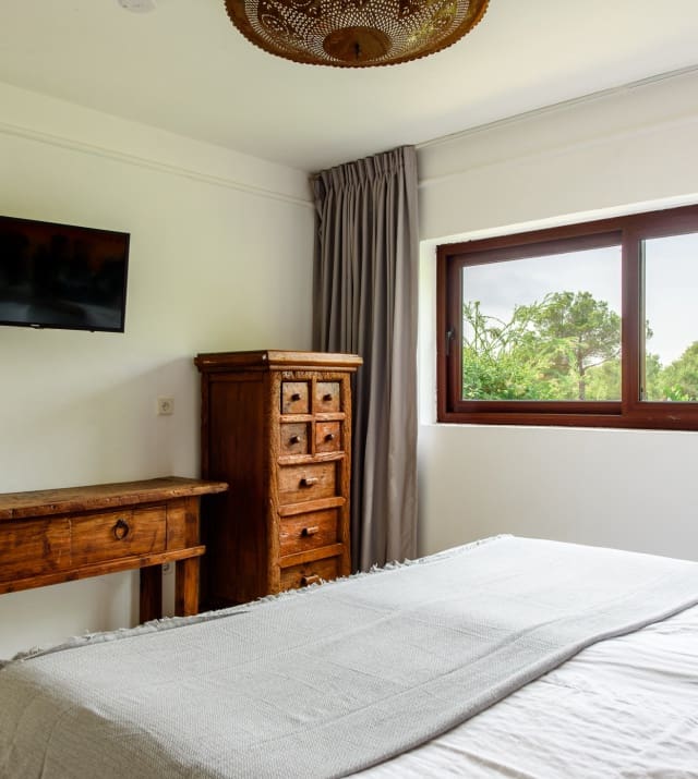 15 bedroom Villa for sale in Cap Martinet with pool garage - € 5,250,000 (Ref: 8464301)